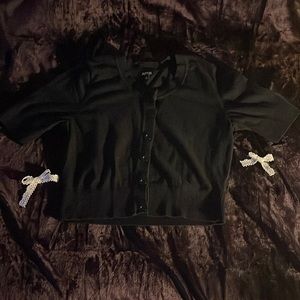 black button up mini short-sleeved pull over